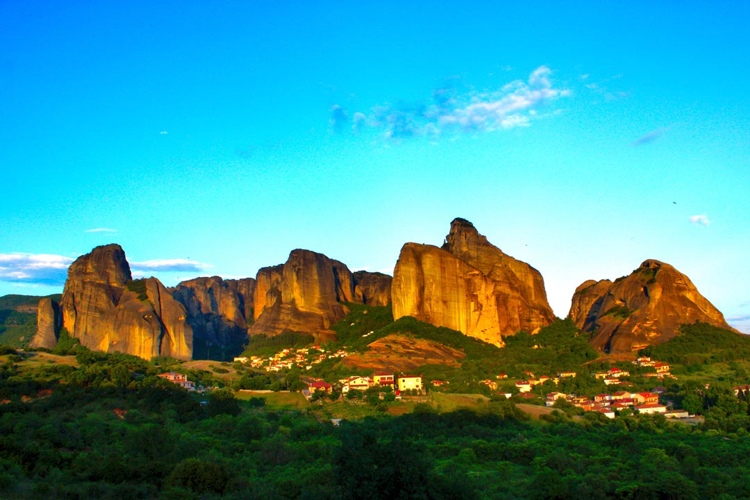 Limestone rocks of Meteoraat dusk